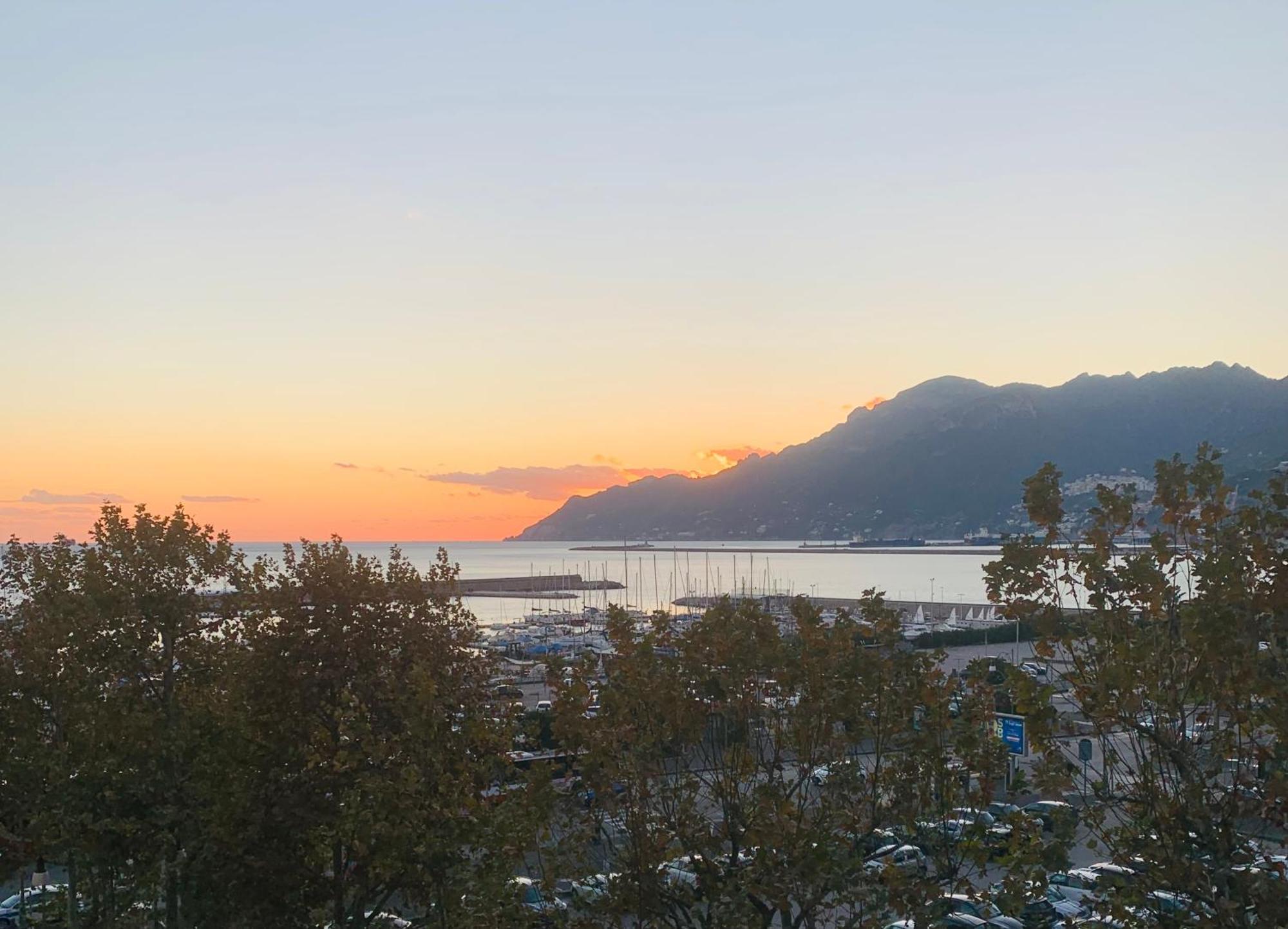 B&B Restanza Salerno Bagian luar foto