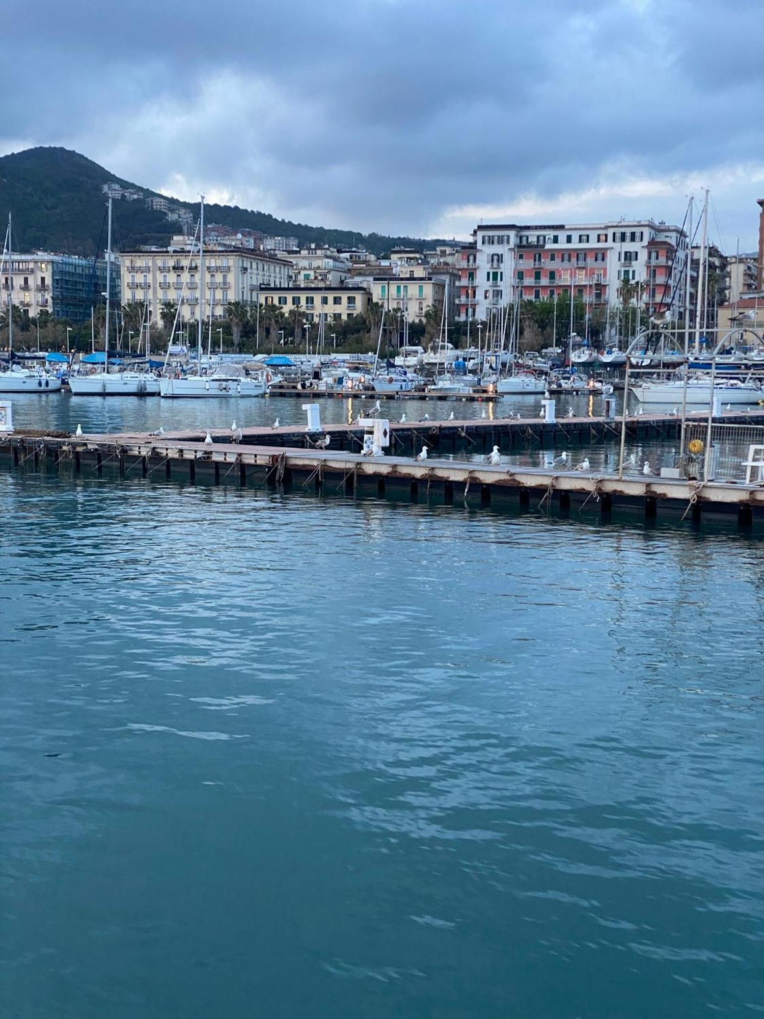 B&B Restanza Salerno Bagian luar foto