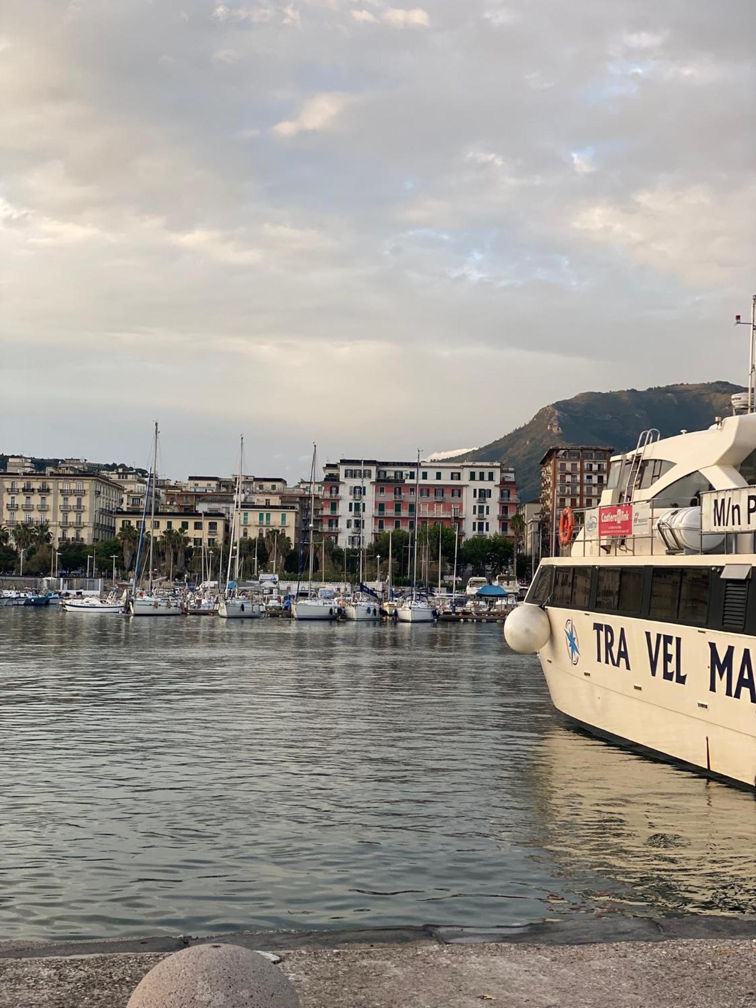 B&B Restanza Salerno Bagian luar foto